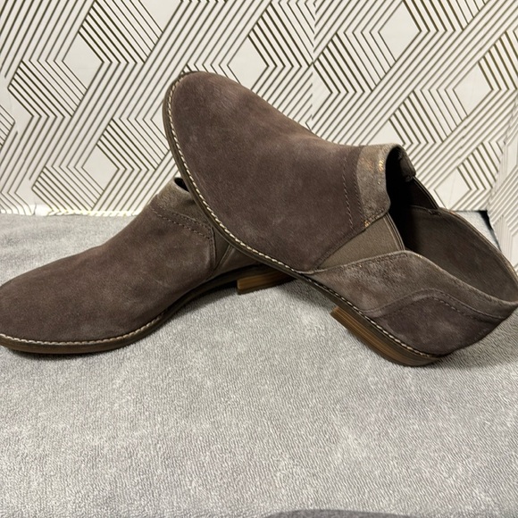 Clark’s ankle boot women size 10 new no box
Clark’s Camino mix dark taupe suede - Picture 1 of 12